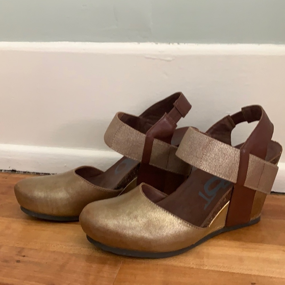 OTBT Rexburg wedges. size 8.5.